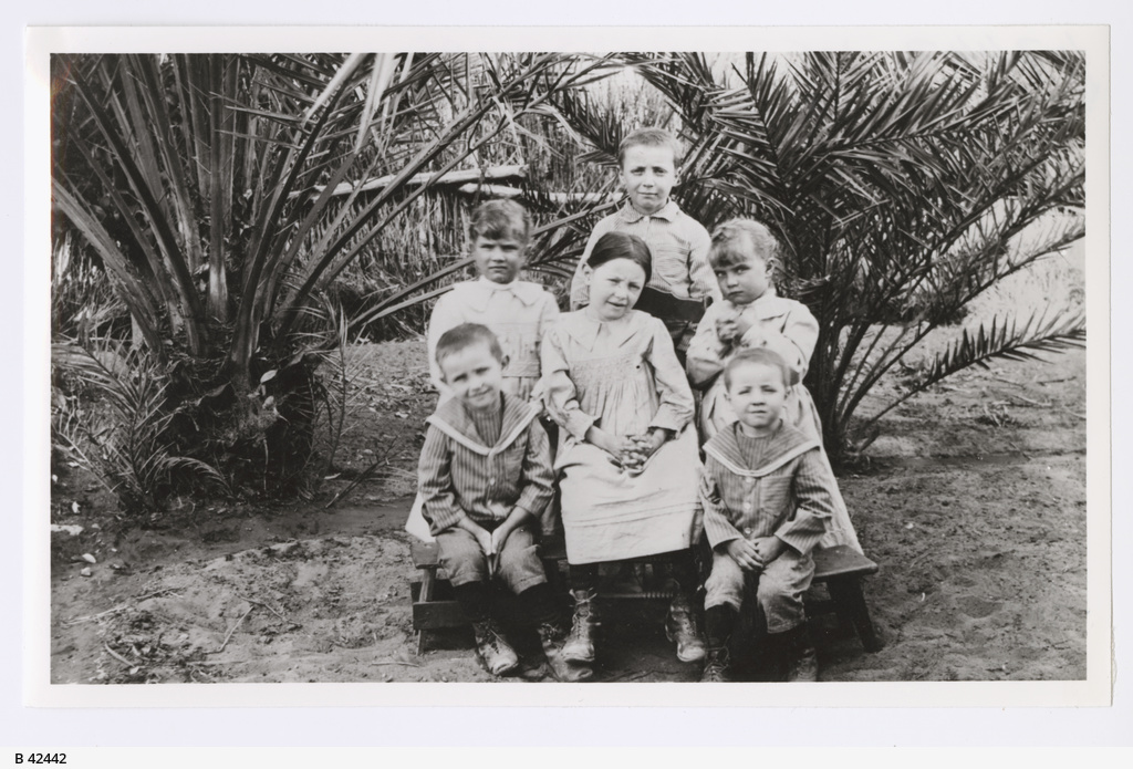 Strehlow children at Hermannsburg